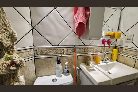 Banheiro de apartamento à venda com 2 quartos, 49m² em Quarto Centenário, Jundiaí