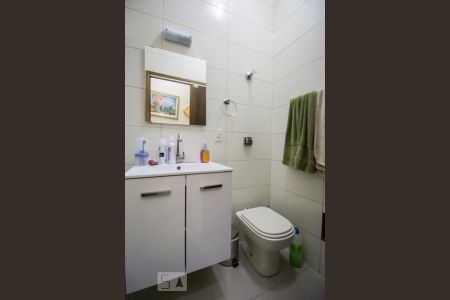 Casa à venda com 180m², 5 quartos e 5 vagasBanheiro social 2
