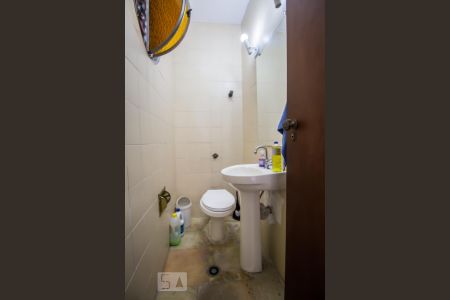 Casa à venda com 180m², 5 quartos e 5 vagasBanheiro escritório