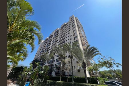 Apartamento para alugar com 64m², 2 quartos e 1 vaga Apartamento para alugar com 64m², 2 quartos e 1 vagaFachada