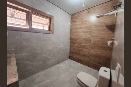 Casa para alugar com 384m², 4 quartos e 4 vagas Casa para alugar com 384m², 4 quartos e 4 vagasBanheiro