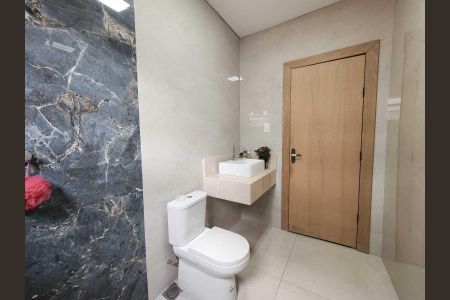 Casa para alugar com 384m², 4 quartos e 4 vagas Casa para alugar com 384m², 4 quartos e 4 vagasBanheiro Suíte