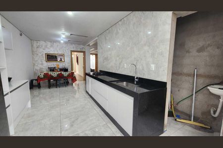 Casa para alugar com 384m², 4 quartos e 4 vagas Casa para alugar com 384m², 4 quartos e 4 vagasCozinha