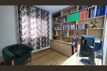 Casa para alugar com 384m², 4 quartos e 4 vagas Casa para alugar com 384m², 4 quartos e 4 vagasEscritório