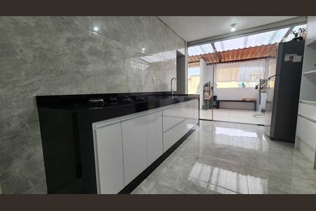 Casa para alugar com 384m², 4 quartos e 4 vagas Casa para alugar com 384m², 4 quartos e 4 vagasCozinha