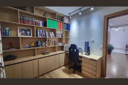 Casa para alugar com 384m², 4 quartos e 4 vagas Casa para alugar com 384m², 4 quartos e 4 vagasEscritório