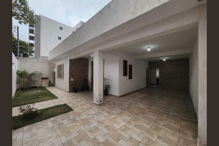 Casa para alugar com 384m², 4 quartos e 4 vagas Casa para alugar com 384m², 4 quartos e 4 vagasQuintal