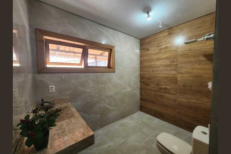 Casa para alugar com 384m², 4 quartos e 4 vagas Casa para alugar com 384m², 4 quartos e 4 vagasBanheiro