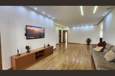 Sala de casa para alugar com 4 quartos, 384m² em Santa Cruz Industrial, Contagem