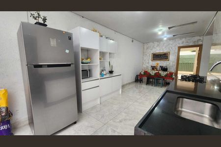 Casa para alugar com 384m², 4 quartos e 4 vagas Casa para alugar com 384m², 4 quartos e 4 vagasCozinha