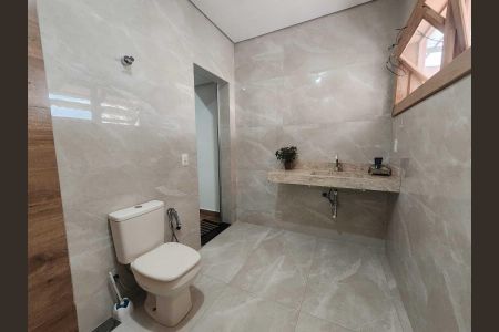 Casa para alugar com 384m², 4 quartos e 4 vagas Casa para alugar com 384m², 4 quartos e 4 vagasBanheiro