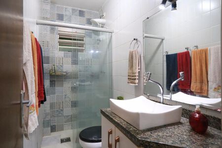 Casa à venda com 62m², 2 quartos e 1 vaga Casa à venda com 62m², 2 quartos e 1 vagaBanheiro