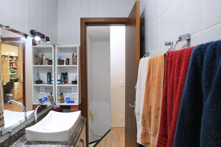 Casa à venda com 62m², 2 quartos e 1 vaga Casa à venda com 62m², 2 quartos e 1 vagaBanheiro