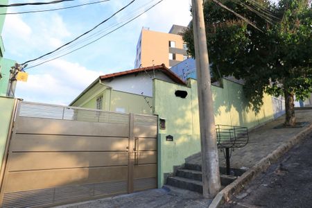 Casa à venda com 62m², 2 quartos e 1 vaga Casa à venda com 62m², 2 quartos e 1 vagaFachada