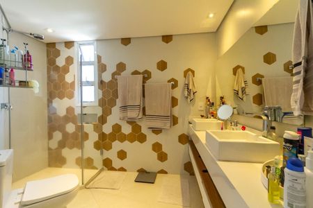 Apartamento à venda com 138m², 6 quartos e 2 vagasBanheiro da Suíte 2