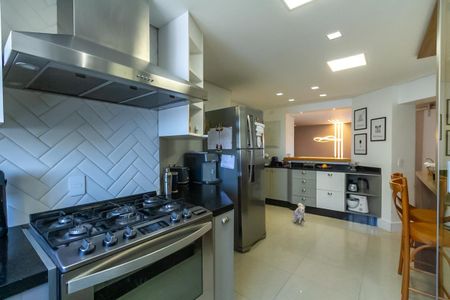 Apartamento à venda com 138m², 6 quartos e 2 vagasCozinha