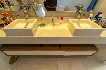 Apartamento à venda com 138m², 6 quartos e 2 vagasBanheiro da Suíte 2