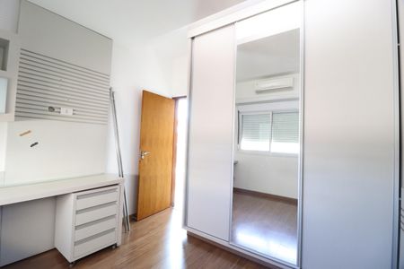 Casa de condomínio para alugar com 300m², 3 quartos e 4 vagasQuarto 2