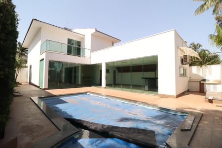 Casa de condomínio para alugar com 300m², 3 quartos e 4 vagasPiscina