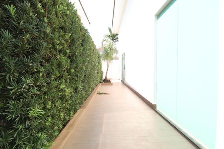 Casa de condomínio para alugar com 300m², 3 quartos e 4 vagasCorredor