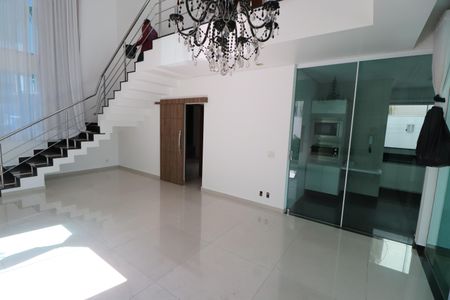 Casa de condomínio para alugar com 300m², 3 quartos e 4 vagasSala