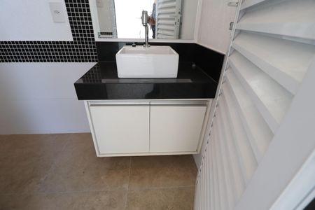 Casa de condomínio para alugar com 300m², 3 quartos e 4 vagasLavabo