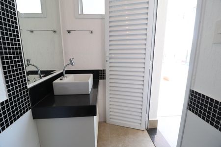 Casa de condomínio para alugar com 300m², 3 quartos e 4 vagasLavabo