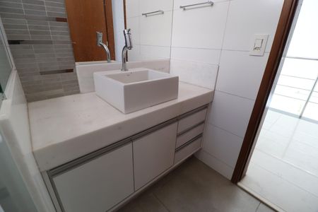Casa de condomínio para alugar com 300m², 3 quartos e 4 vagasBanheiro Social 2