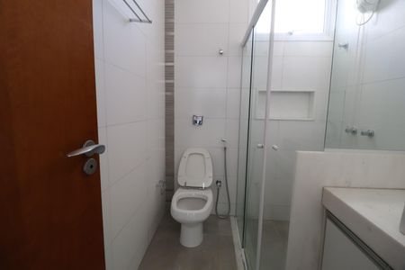Casa de condomínio para alugar com 300m², 3 quartos e 4 vagasBanheiro Social 2