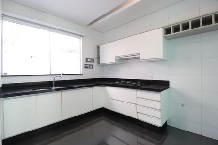 Casa de condomínio para alugar com 300m², 3 quartos e 4 vagasCozinha