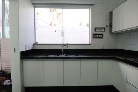 Casa de condomínio para alugar com 300m², 3 quartos e 4 vagasCozinha