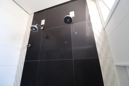 Casa de condomínio para alugar com 300m², 3 quartos e 4 vagasBanheiro da Suíte