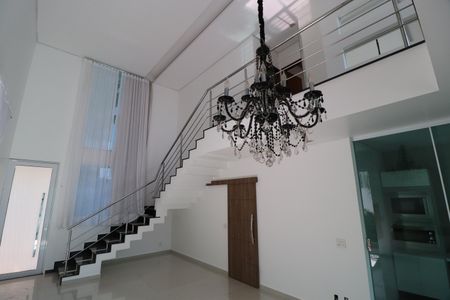 Casa de condomínio para alugar com 300m², 3 quartos e 4 vagasSala