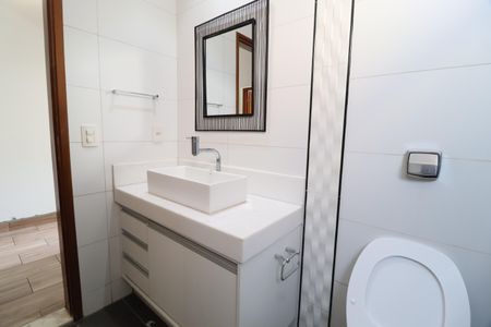 Casa de condomínio para alugar com 300m², 3 quartos e 4 vagasBanheiro da Suíte