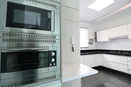 Casa de condomínio para alugar com 300m², 3 quartos e 4 vagasCozinha