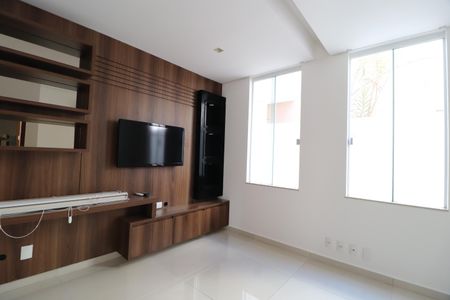 Casa de condomínio para alugar com 300m², 3 quartos e 4 vagasSala de TV