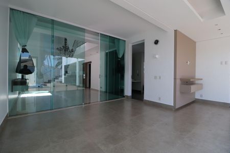 Casa de condomínio para alugar com 300m², 3 quartos e 4 vagasSala de Jantar