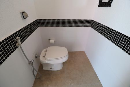 Casa de condomínio para alugar com 300m², 3 quartos e 4 vagasLavabo