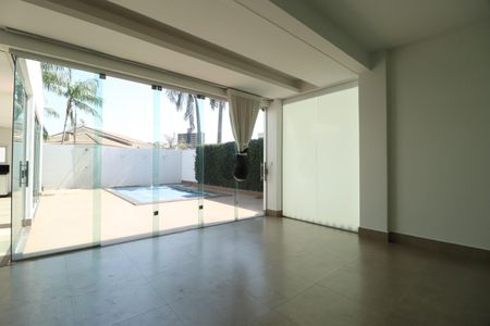 Casa de condomínio para alugar com 300m², 3 quartos e 4 vagasSala de Jantar