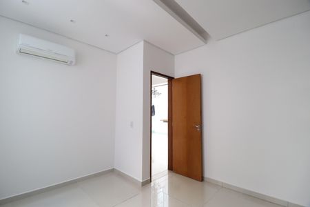 Casa de condomínio para alugar com 300m², 3 quartos e 4 vagasSala de TV