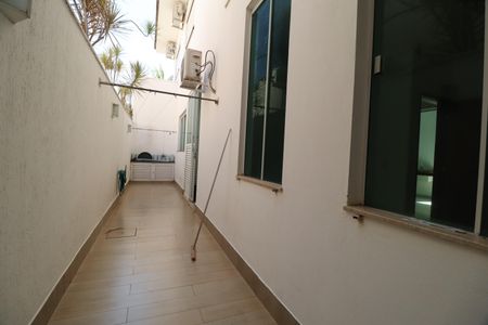 Casa de condomínio para alugar com 300m², 3 quartos e 4 vagasÁrea de Serviço