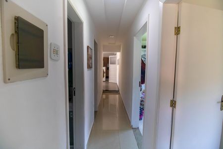 Casa para alugar com 450m², 3 quartos e 2 vagasCorredor 