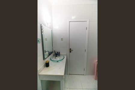 Casa para alugar com 450m², 3 quartos e 2 vagasBanheiro Social