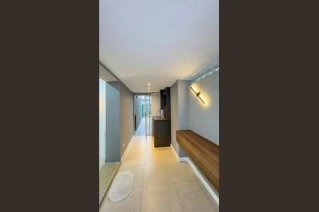 Corredor de casa à venda com 3 quartos, 220m² em Cidade Monções, São Paulo