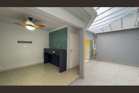 Casa à venda com 220m², 3 quartos e 2 vagasÁrea de Serviço