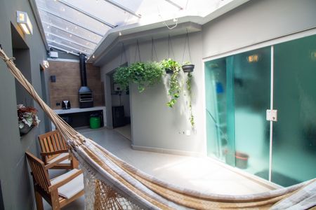 Casa à venda com 220m², 3 quartos e 2 vagasQuintal / Churrasqueira