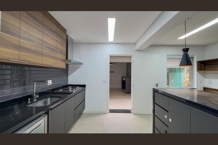 Casa à venda com 220m², 3 quartos e 2 vagasCozinha