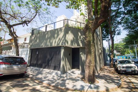 Casa à venda com 220m², 3 quartos e 2 vagasFachada