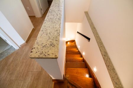 Casa à venda com 220m², 3 quartos e 2 vagasEscada