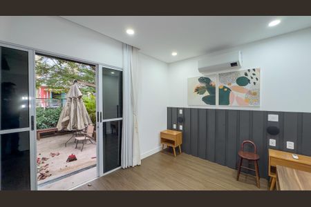 Casa à venda com 220m², 3 quartos e 2 vagasSuíte